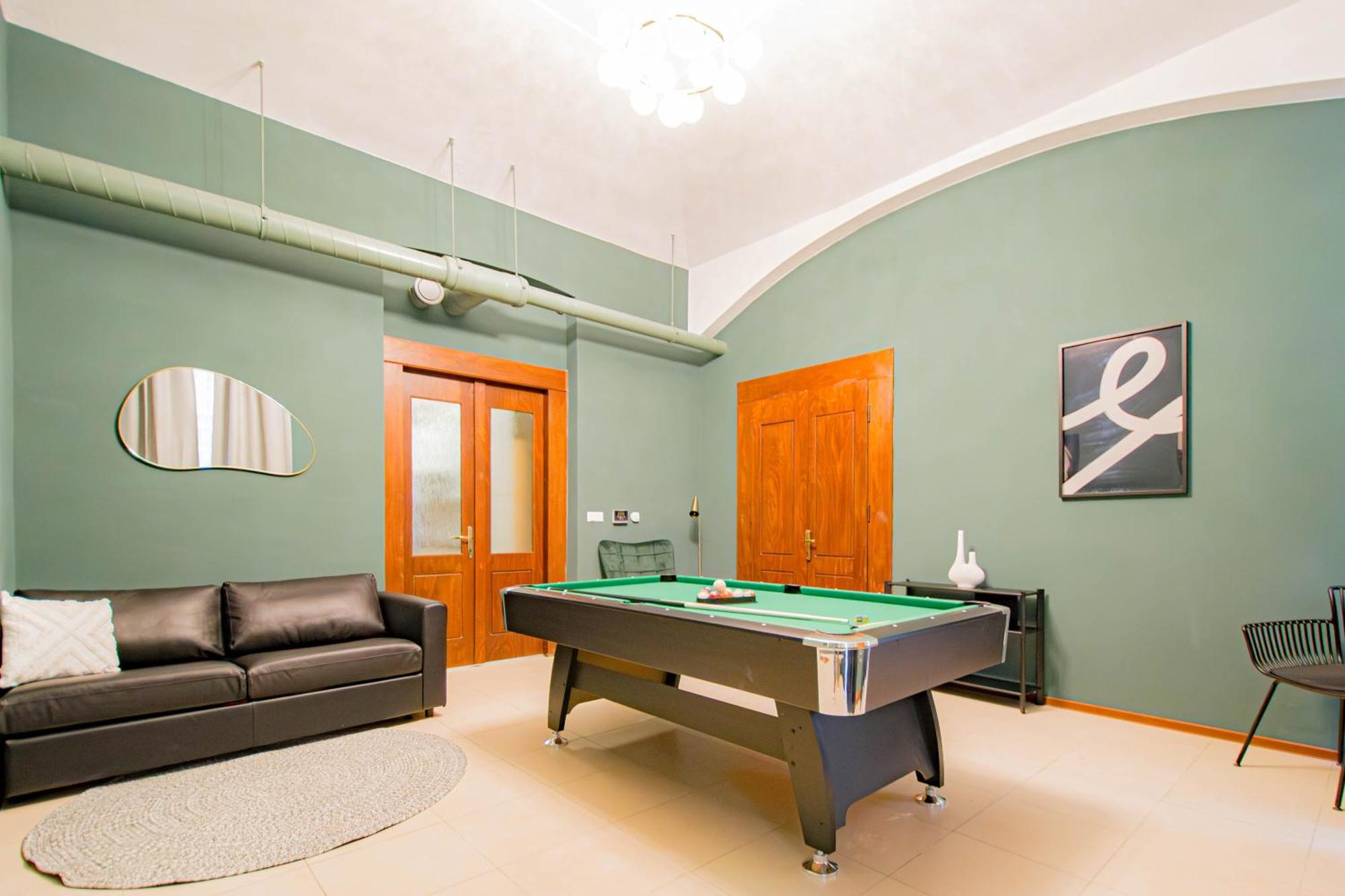 Magnificent With Sauna And Billiards Praha