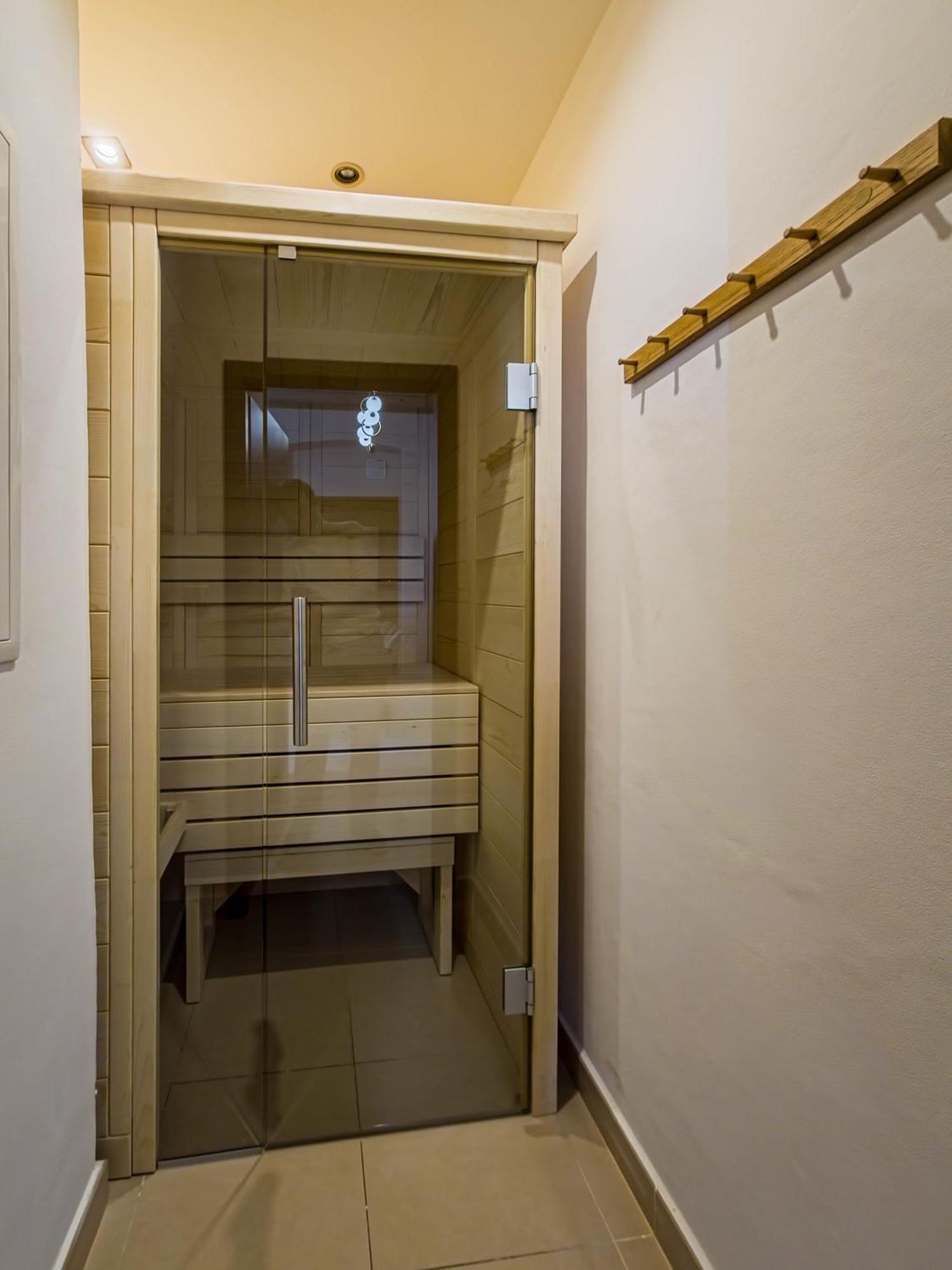 Magnificent With Sauna And Billiards Apartament Praga